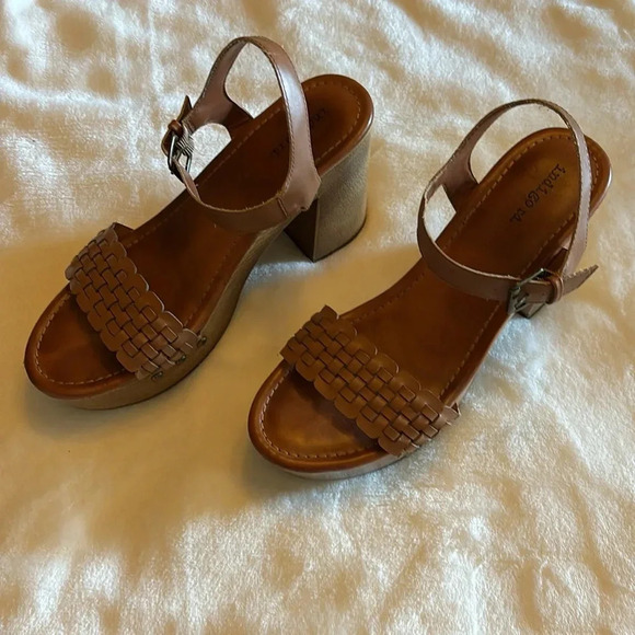 Indigo rd. Women's High Block Heel Open Toe Strappy Faux Leather Sandal 91/2M - Picture 2 of 9